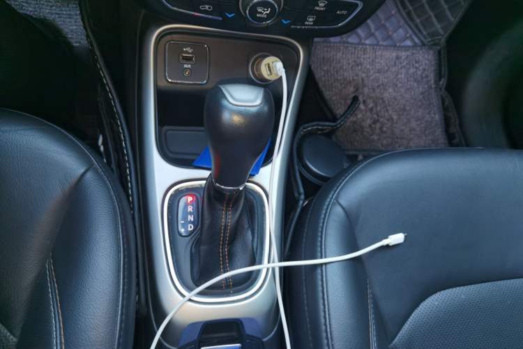 Used Jeep Compass 2017 200T Automatic Family Edition Gear Lever