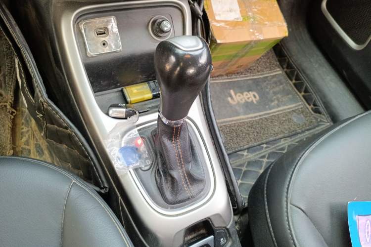 Used Jeep Compass 2017 200T Automatic Family Edition Gear Lever