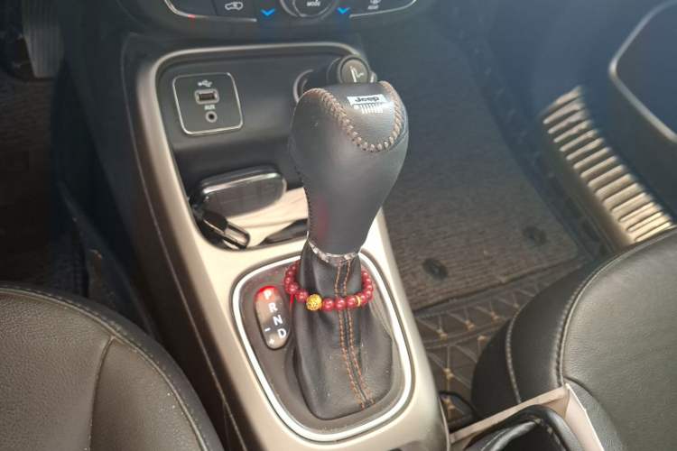 Used Jeep Compass 2017 200T Automatic Family Edition Gear Lever