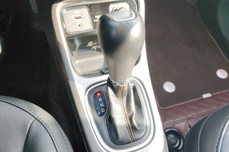 Used Jeep Compass 2017 200T Automatic Family Edition Gear Lever