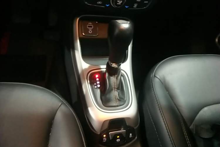 Used Jeep Compass 2017 200T Automatic Family Edition Gear Lever