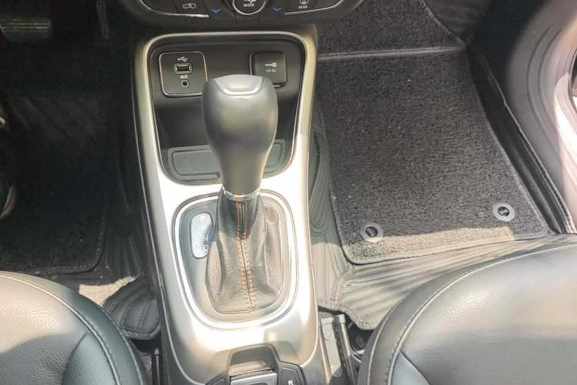 Used Jeep Compass 2017 200T Automatic Family Edition Gear Lever
