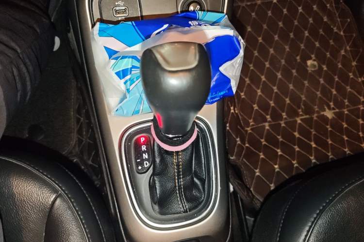 Used Jeep Compass 2017 200T Automatic Family Edition Gear Lever