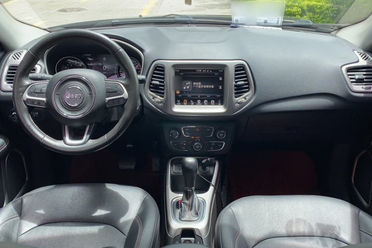 Used Jeep Compass 2017 200T Automatic Family Edition Interior 1