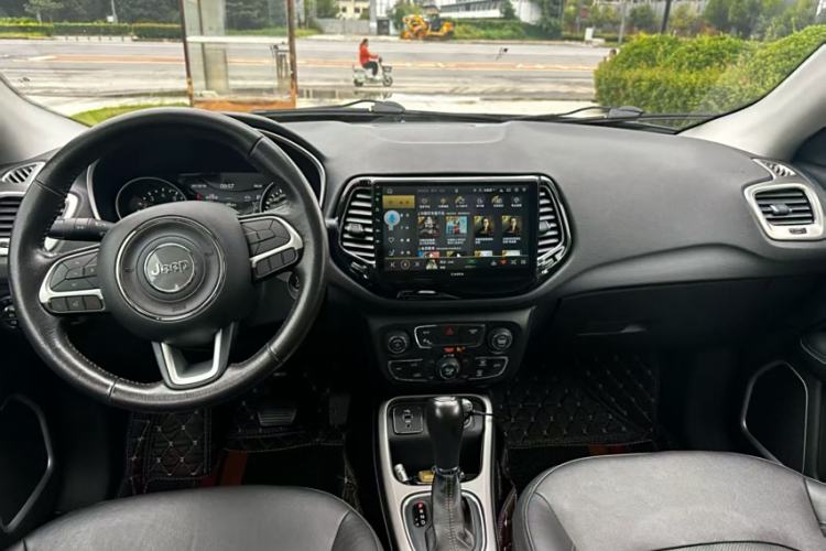 Used Jeep Compass 2017 200T Automatic Family Edition Interior 1