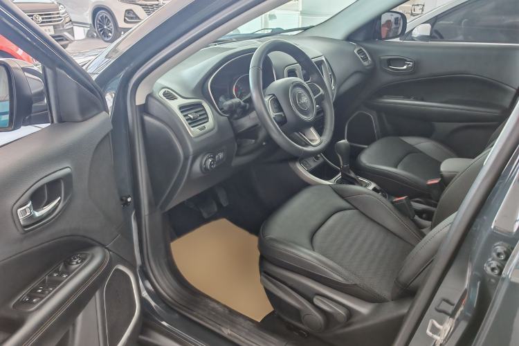 Used Jeep Compass 2017 200T Automatic Family Edition Interior 1