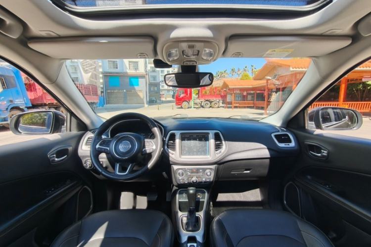 Used Jeep Compass 2017 200T Automatic Family Edition Interior 1