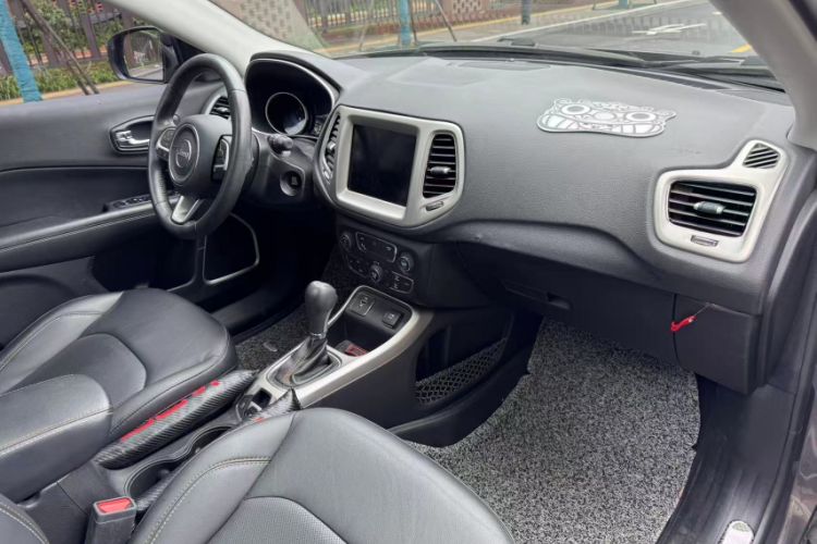 Used Jeep Compass 2017 200T Automatic Family Edition Interior 1