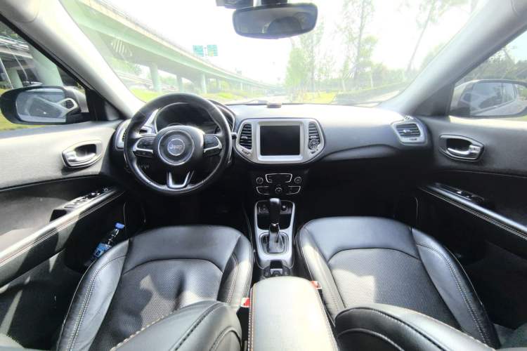 Used Jeep Compass 2017 200T Automatic Family Edition Interior 1