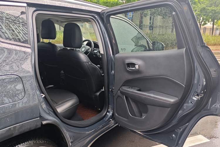 Used Jeep Compass 2017 200T Automatic Family Edition Interior 12