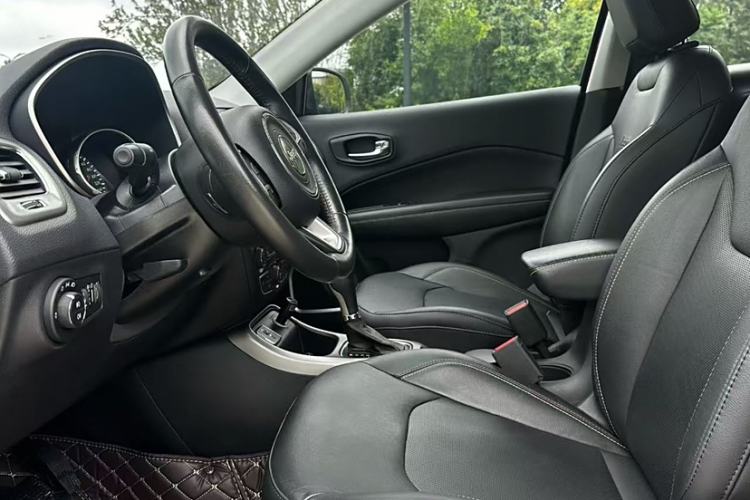 Used Jeep Compass 2017 200T Automatic Family Edition Interior 2