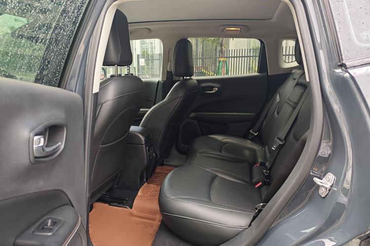 Used Jeep Compass 2017 200T Automatic Family Edition Interior 2