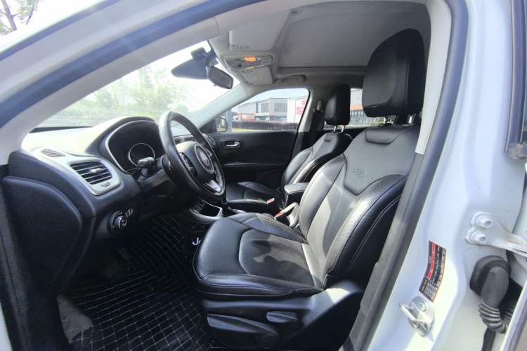 Used Jeep Compass 2017 200T Automatic Family Edition Interior 2