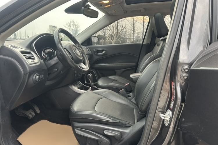 Used Jeep Compass 2017 200T Automatic Family Edition Interior 3