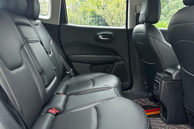 Used Jeep Compass 2017 200T Automatic Family Edition Interior 3