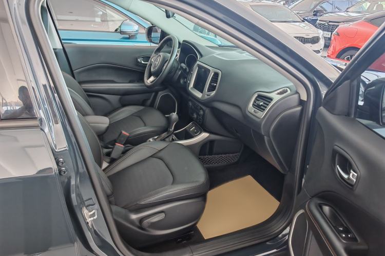 Used Jeep Compass 2017 200T Automatic Family Edition Interior 3