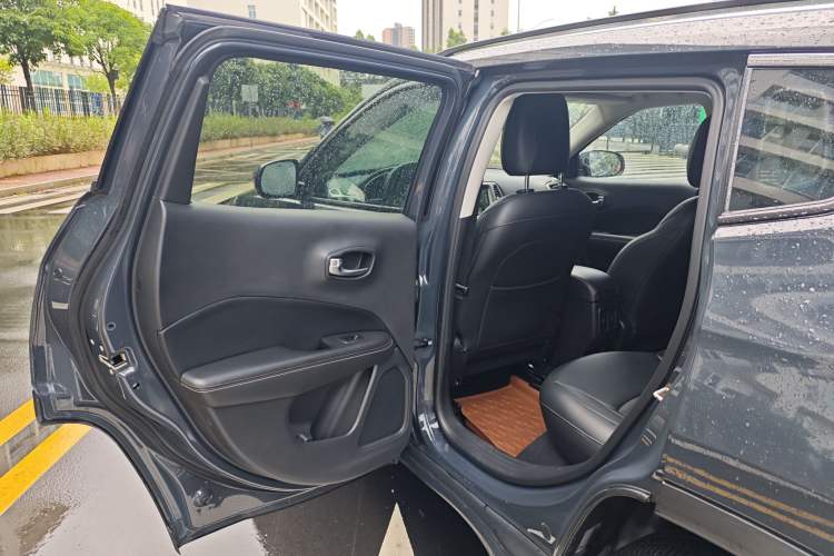 Used Jeep Compass 2017 200T Automatic Family Edition Interior 3