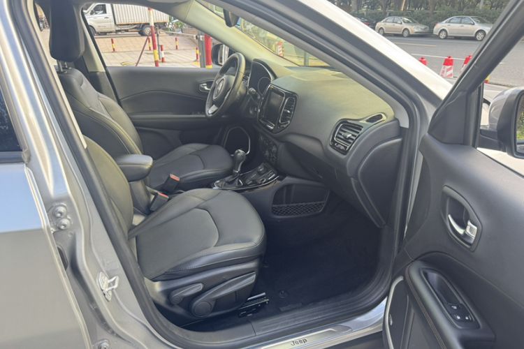 Used Jeep Compass 2017 200T Automatic Prestige Four-Wheel Drive Edition Interior 3