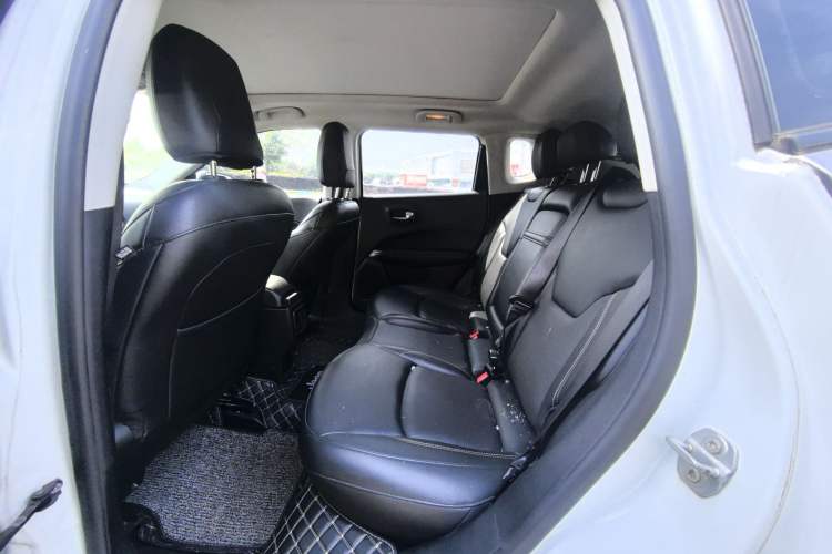 Used Jeep Compass 2017 200T Automatic Family Edition Interior 3