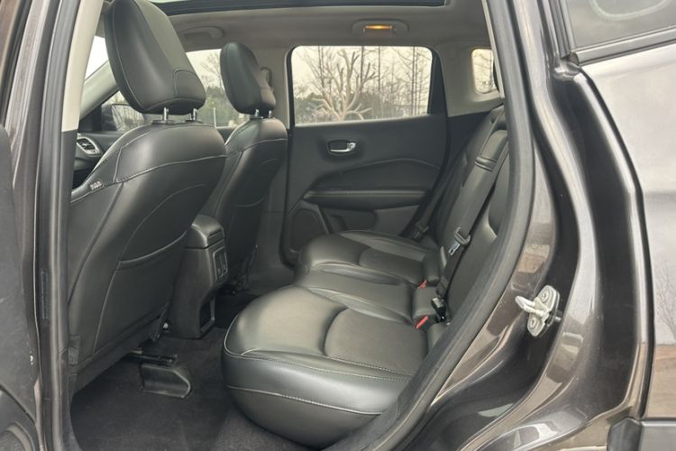 Used Jeep Compass 2017 200T Automatic Family Edition Interior 4