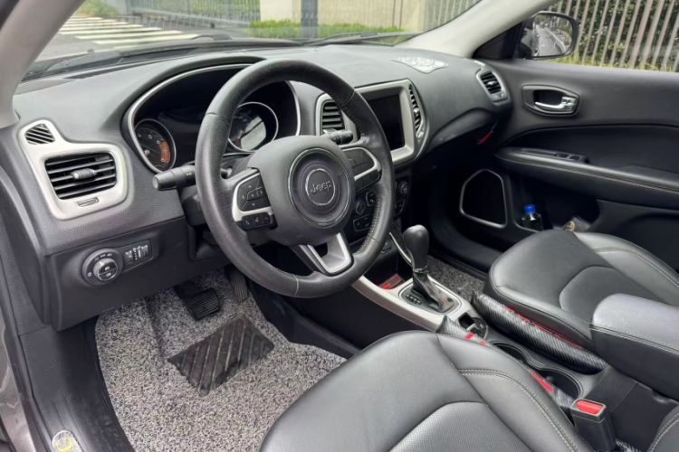 Used Jeep Compass 2017 200T Automatic Family Edition Interior 5
