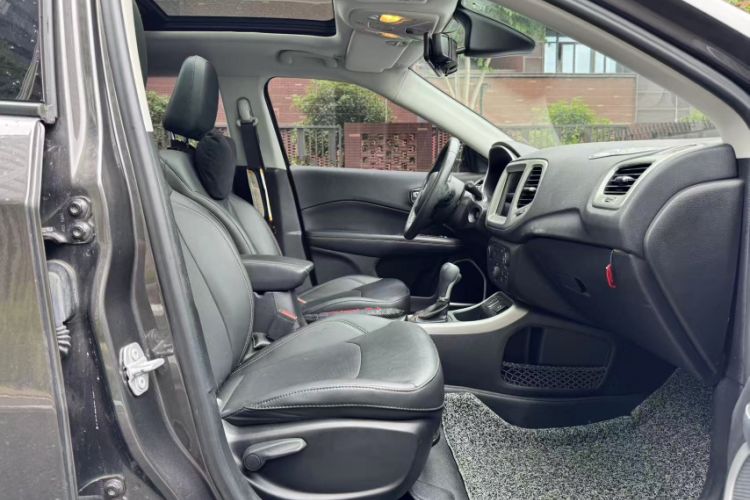 Used Jeep Compass 2017 200T Automatic Family Edition Interior 8