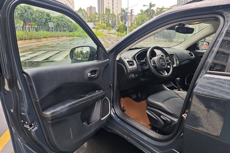 Used Jeep Compass 2017 200T Automatic Family Edition Interior 8