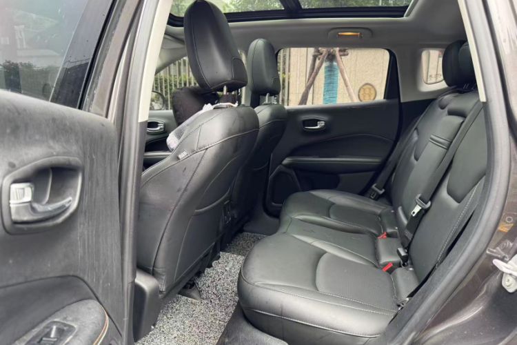 Used Jeep Compass 2017 200T Automatic Family Edition Interior 9