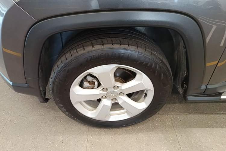 Used Jeep Compass 2017 200T Automatic Family Edition Left Front Wheel Hub
