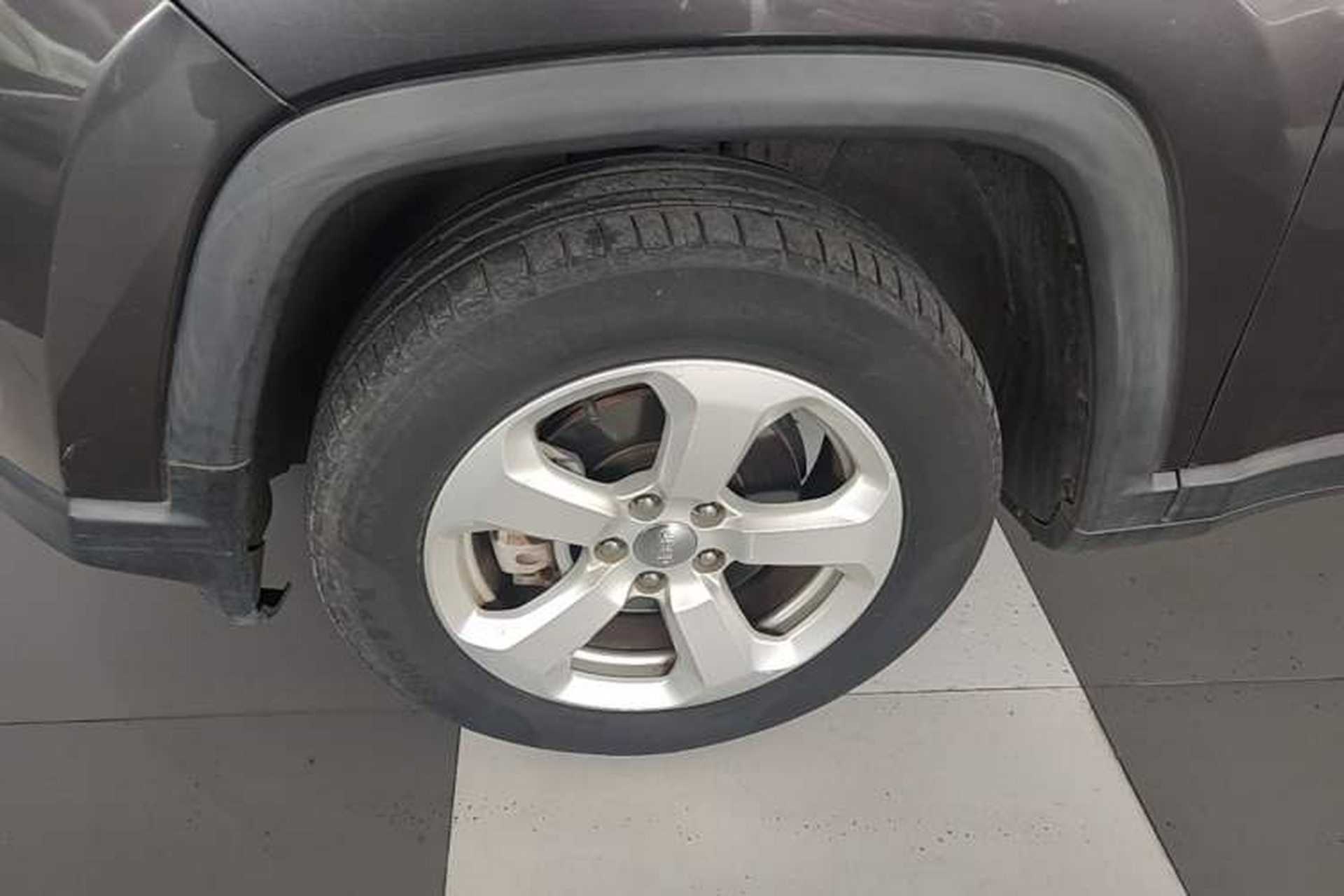 Used Jeep Compass 2017 200T Automatic Family Edition Left Front Wheel Hub