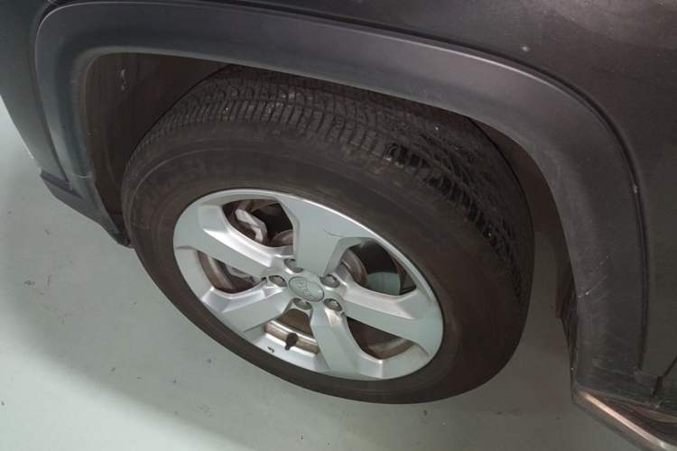 Used Jeep Compass 2017 200T Automatic Family Edition Left Front Wheel Hub