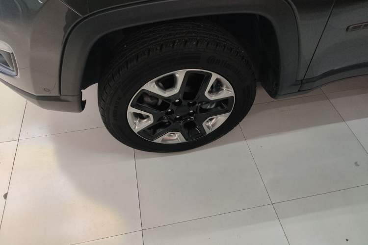 Used Jeep Compass 2017 200TS Automatic High-Performance All-Wheel Drive Edition Left Front Wheel Hub