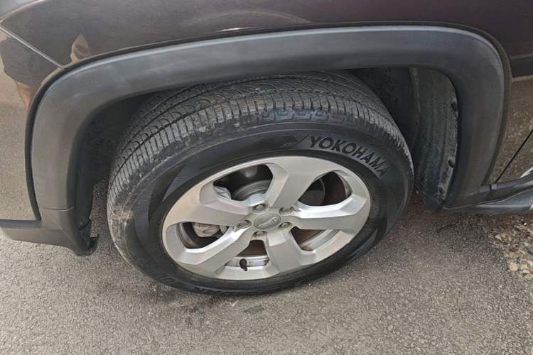 Used Jeep Compass 2017 200T Automatic Family Edition Left Front Wheel Hub