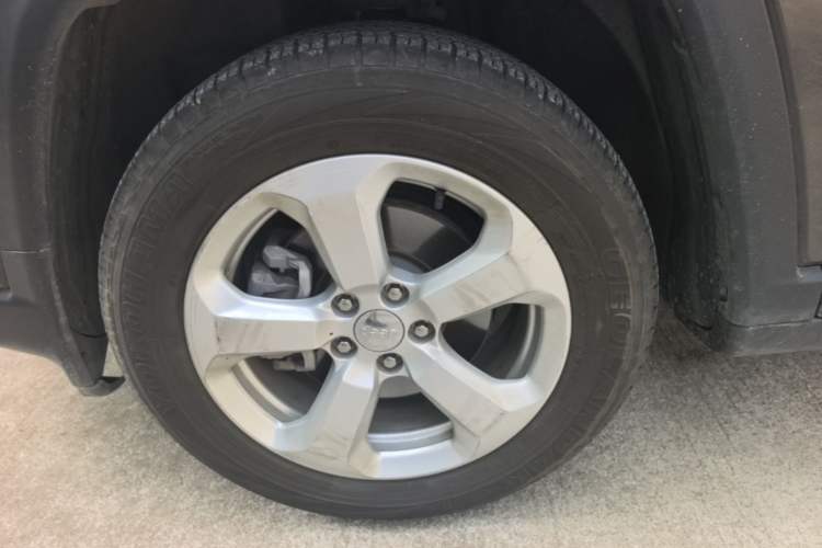 Used Jeep Compass 2017 200T Automatic Family Edition Left Front Wheel Hub