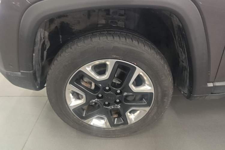Used Jeep Compass 2017 200TS Automatic High-Performance All-Wheel Drive Edition Left Front Wheel Hub