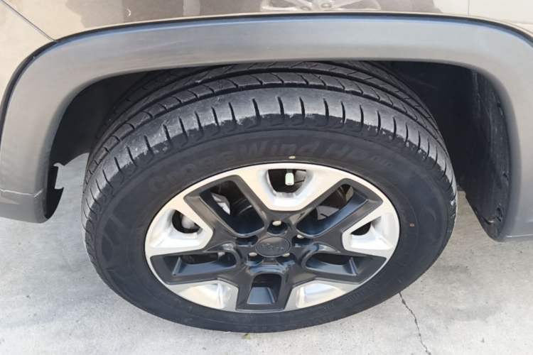Used Jeep Compass 2017 200TS Automatic High-Performance All-Wheel Drive Edition Left Front Wheel Hub