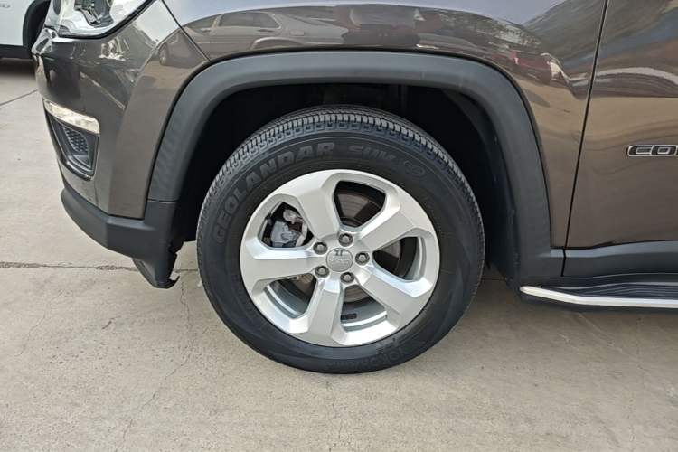 Used Jeep Compass 2017 200T Automatic Family Edition Left Front Wheel Hub
