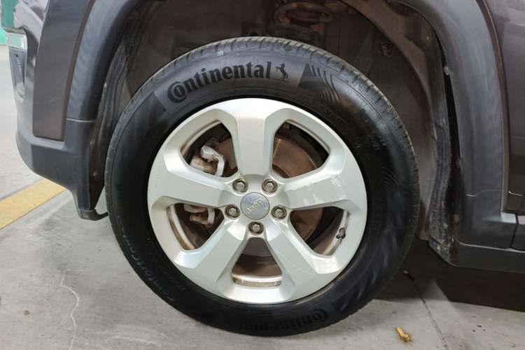 Used Jeep Compass 2017 200T Automatic Family Edition Left Front Wheel Hub