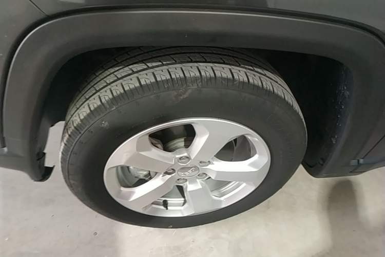 Used Jeep Compass 2017 200T Automatic Family Edition Left Front Wheel Hub