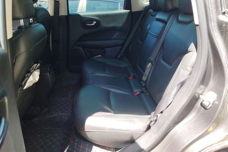 Used Jeep Compass 2017 200T Automatic Family Enjoyment Four-Wheel Drive Edition Left Rear Seat