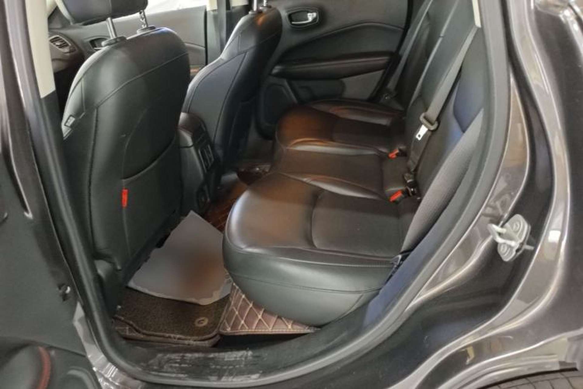 Used Jeep Compass 2017 200TS Automatic High-Performance All-Wheel Drive Edition Left Rear Seat