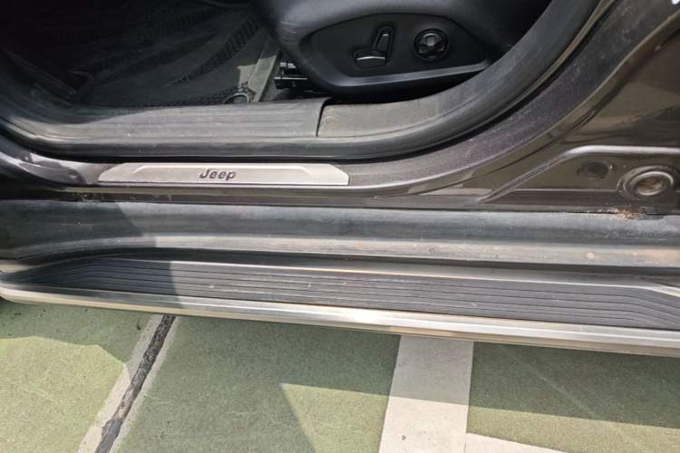 Used Jeep Compass 2017 200TS Automatic High-Performance All-Wheel Drive Edition Left Side Sill