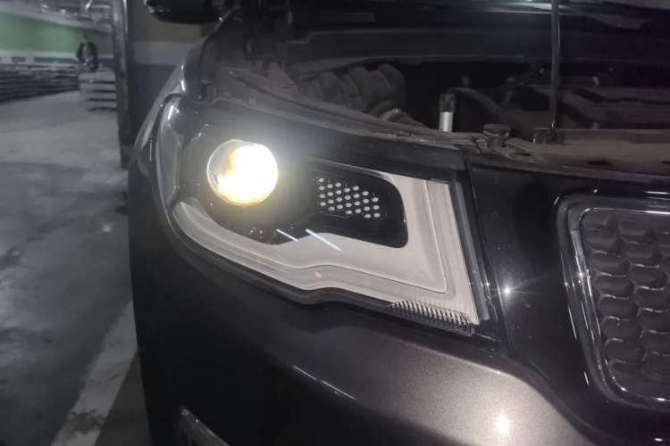 Used Jeep Compass 2017 200T Automatic Family Edition Right Front Headlight