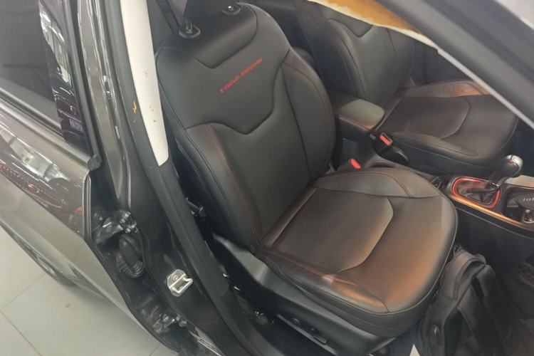 Used Jeep Compass 2017 200TS Automatic High-Performance All-Wheel Drive Edition Right Front Seat