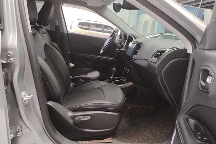 Used Jeep Compass 2017 200T Automatic Enjoyment Version Right Front Seat