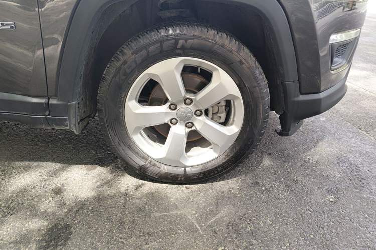 Used Jeep Compass 2017 200T Automatic Family Edition Right Front Wheel Hub