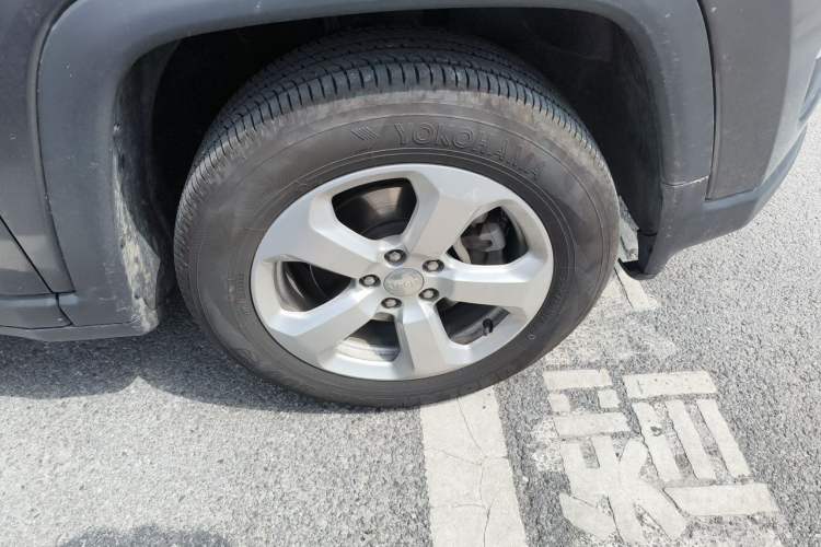 Used Jeep Compass 2017 200T Automatic Family Edition Right Front Wheel Hub