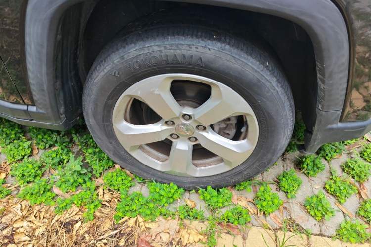 Used Jeep Compass 2017 200T Automatic Family Edition Right Front Wheel Hub