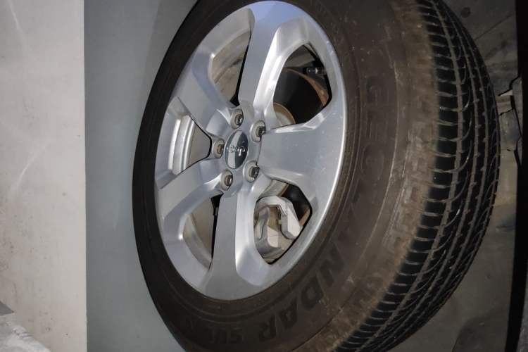 Used Jeep Compass 2017 200T Automatic Family Edition Right Front Wheel Hub