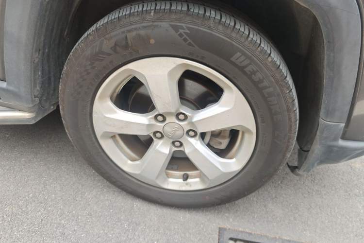 Used Jeep Compass 2017 200T Automatic Family Edition Right Front Wheel Hub